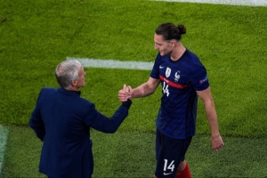 记者：当地时间明日中午12:00，拉比奥特将在AC米兰正式亮相